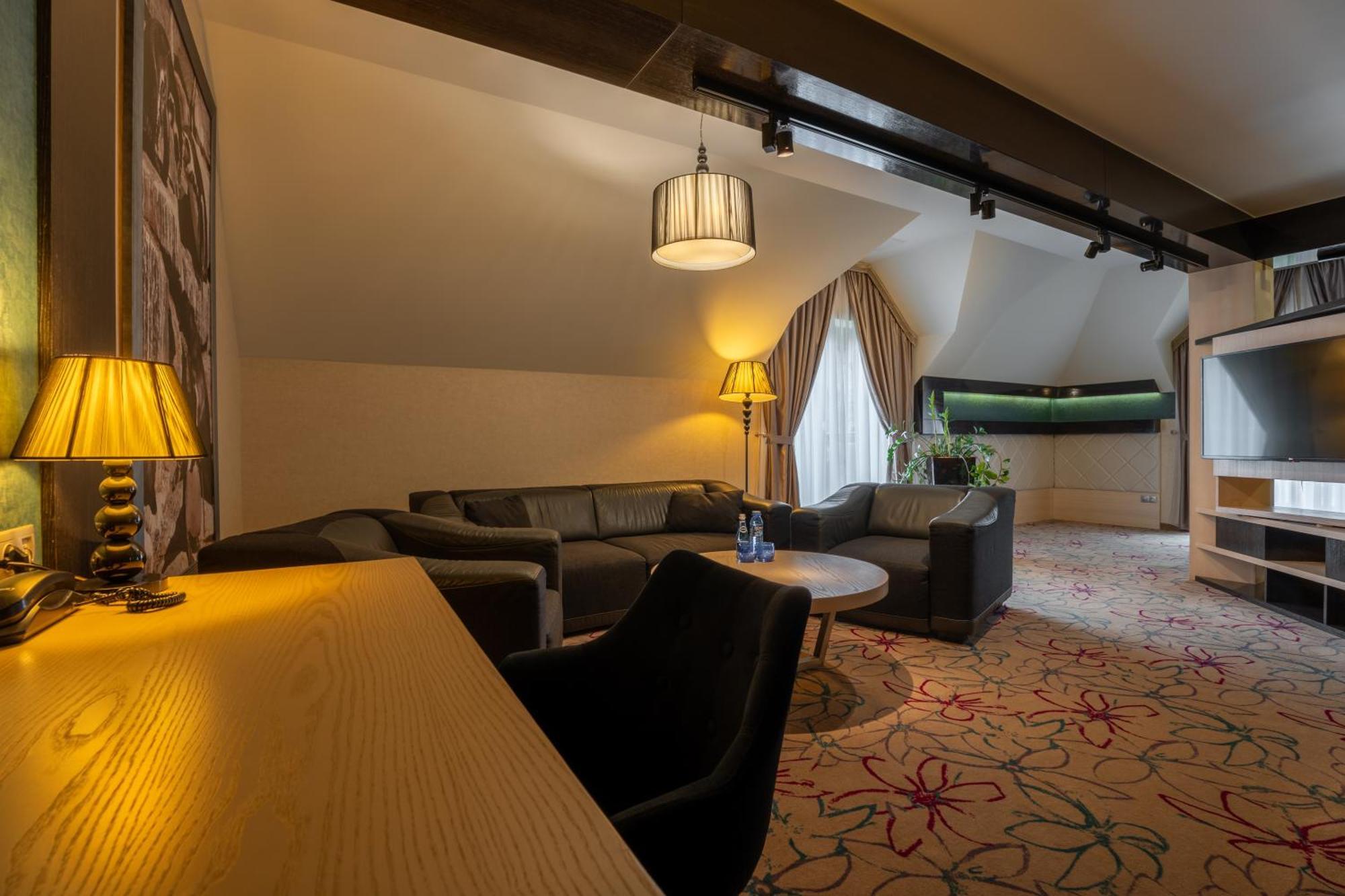 Hotel & Spa Czarny Gron Rzyki Eksteriør billede