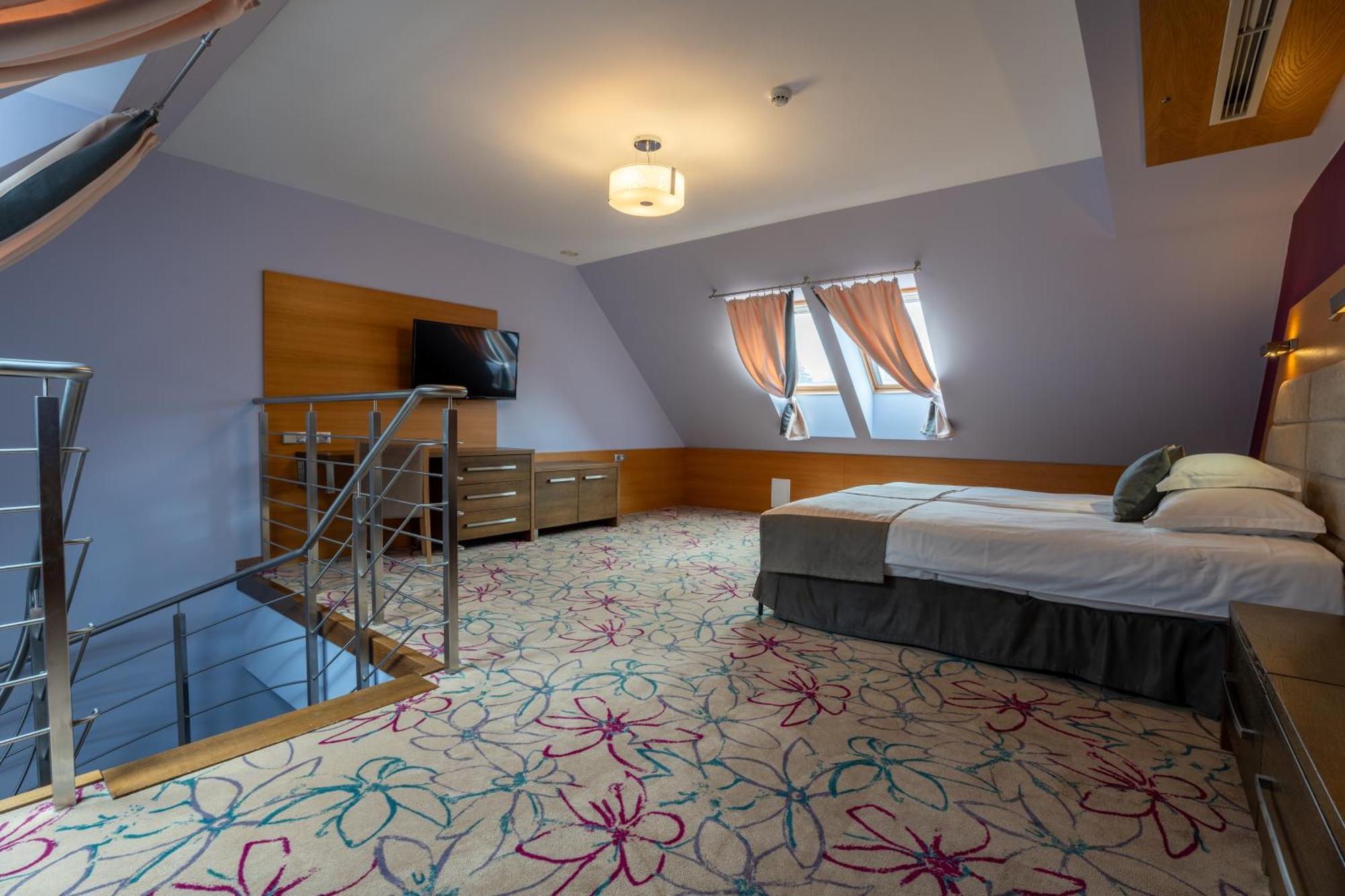Hotel & Spa Czarny Gron Rzyki Eksteriør billede