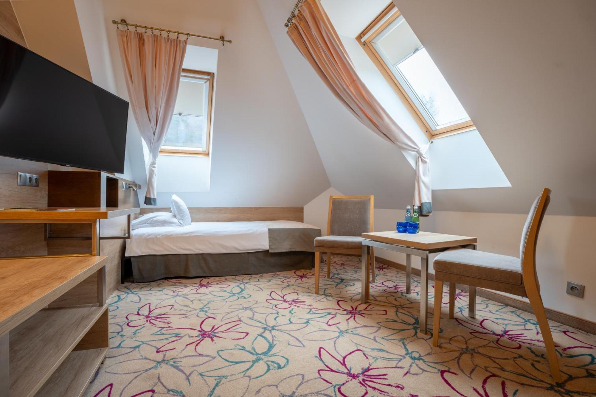 Hotel & Spa Czarny Gron Rzyki Eksteriør billede
