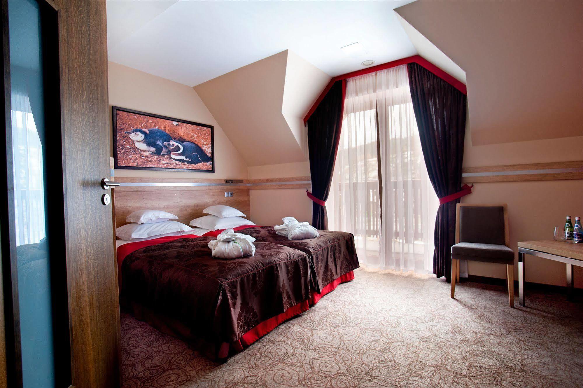 Hotel & Spa Czarny Gron Rzyki Eksteriør billede