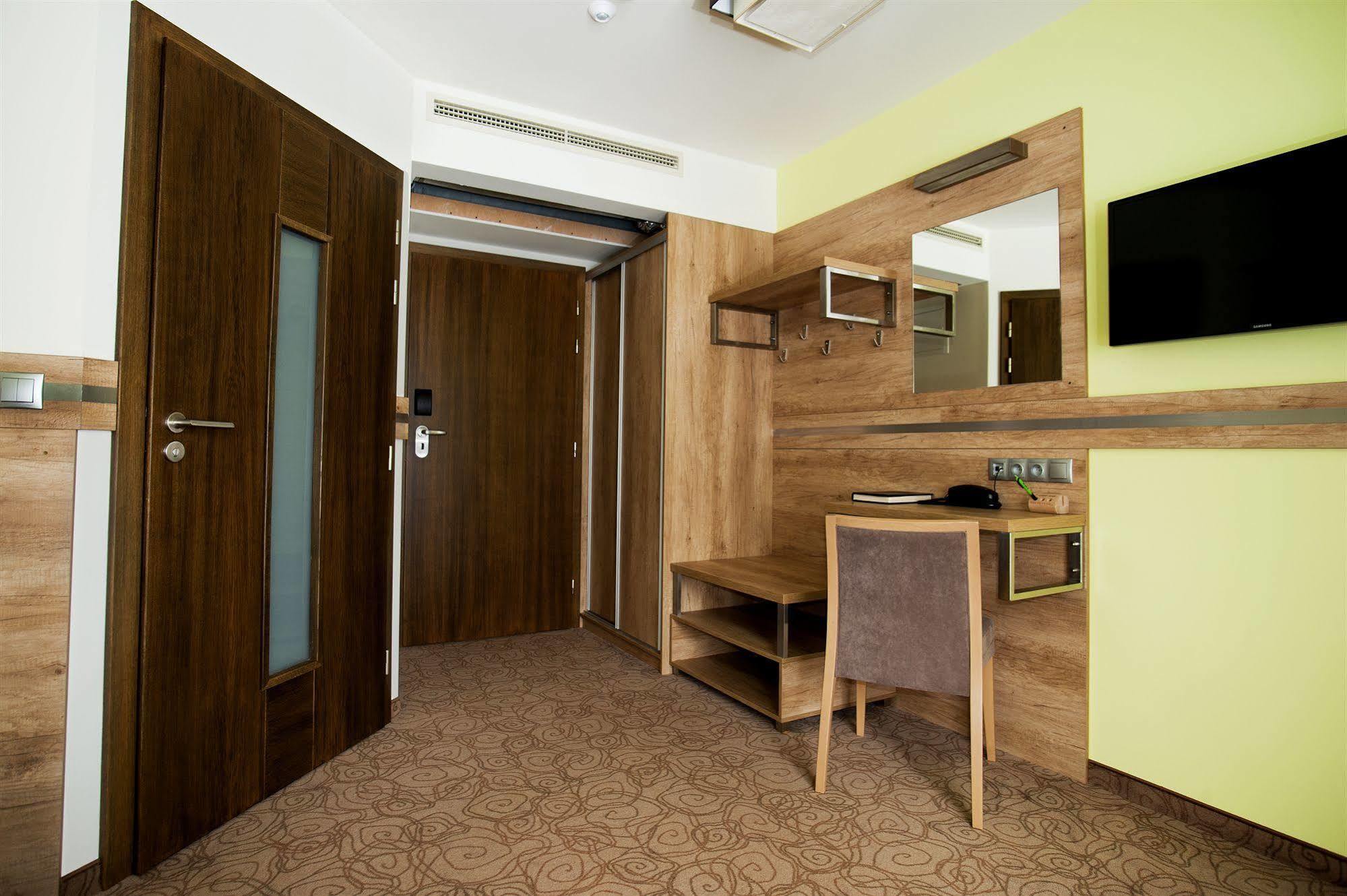 Hotel & Spa Czarny Gron Rzyki Eksteriør billede