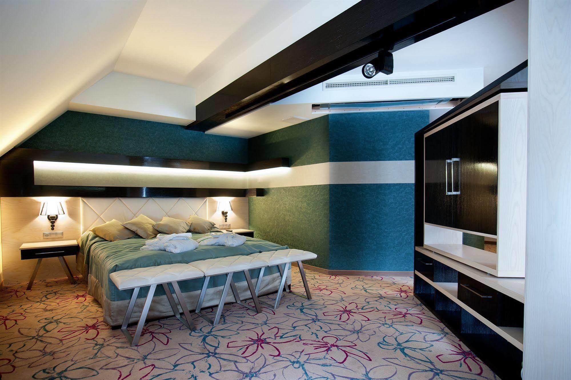 Hotel & Spa Czarny Gron Rzyki Eksteriør billede